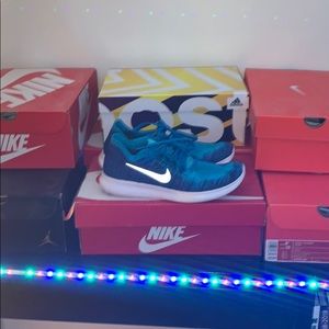 Nike free runners, 8.5 IN WOMENS